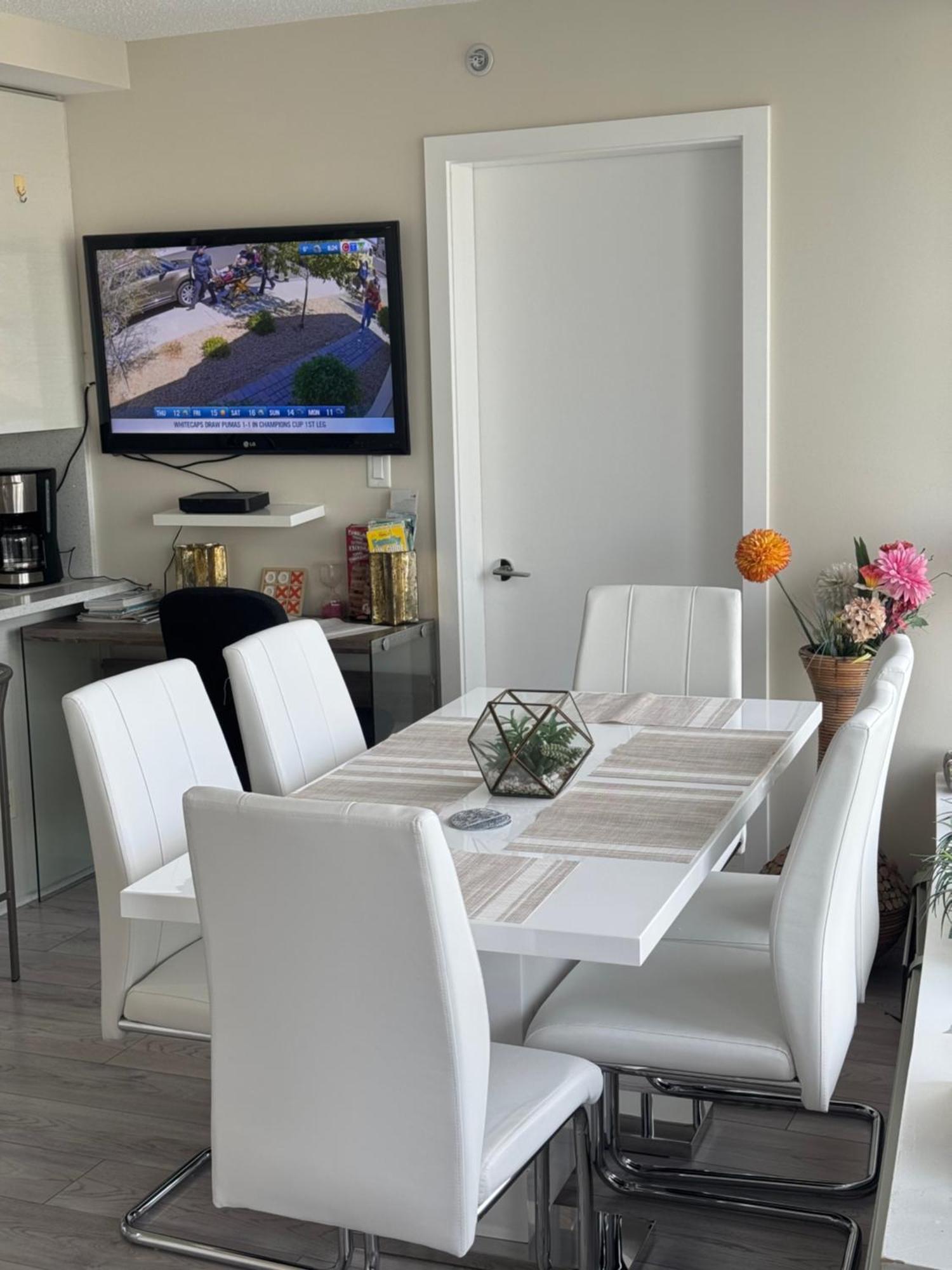 Beautiful Bright Modern Condo With Water View And Ac In Dt Vancouver 2Br,3Bd,2Bt Sleeps 6 Guests Free Parking Netflix Included Eksteriør billede
